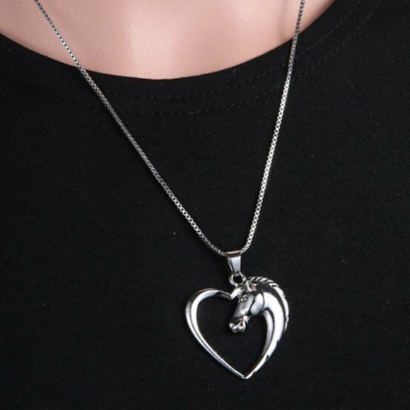 Silver Color Heart & Horse Pony Chain Necklace - NWT Fashion Jewelry - Picture 6 of 8